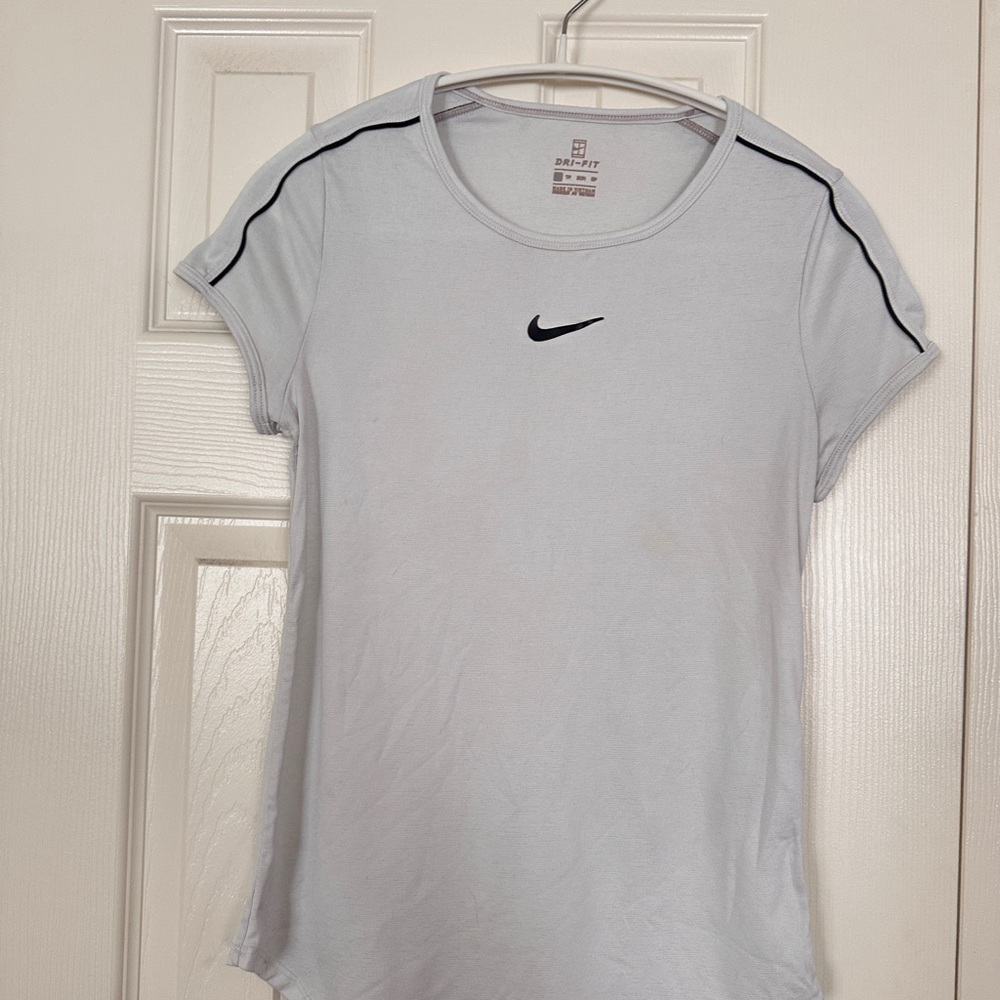 Nike Women's Light Gray Short Sleeve Tee